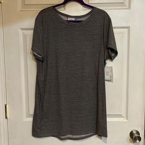 NWT 2XL LuLaRoe Liv Shirt